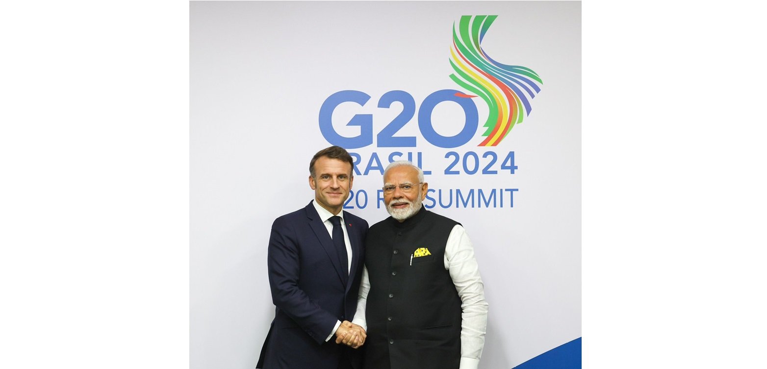 Prime Minister, Shri Narendra Modi met President of France, H.E. Mr. Emmanuel Macron on the sidelines of the G20 Summit in Rio de Janeiro, Brazil